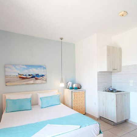 Angelos Studios Vromolimnos Habitación foto